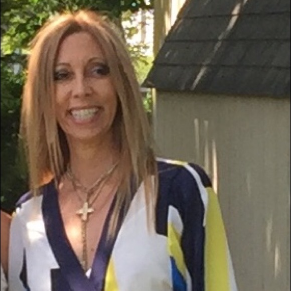 Meet your Posher, Jennifer - Picture 1 of 1